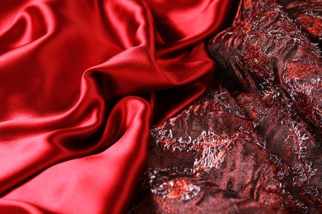 Coordonné crêpe satin lourd et organza brodé
