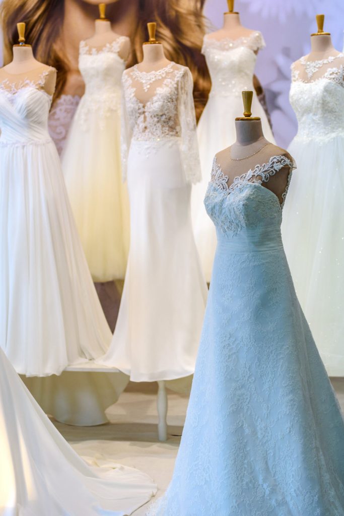 Creation of exceptional clothing collections wedding, evening and cocktail - 1 year