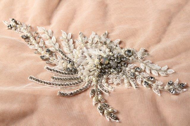 Ref 1378 broderie strass swarowski et perles