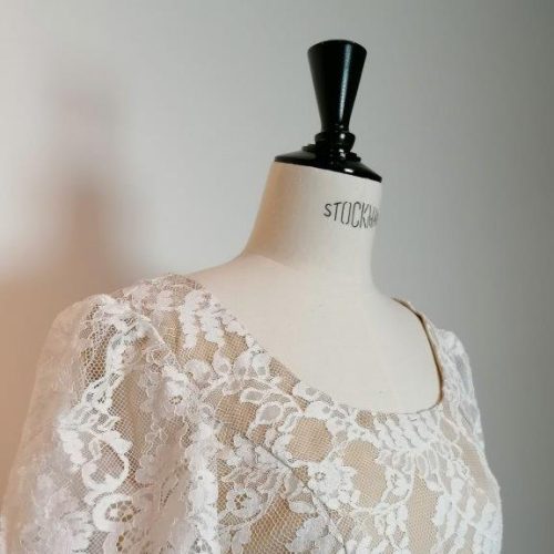 End of the seminar on calais lace, a dress as simple as a summer taste