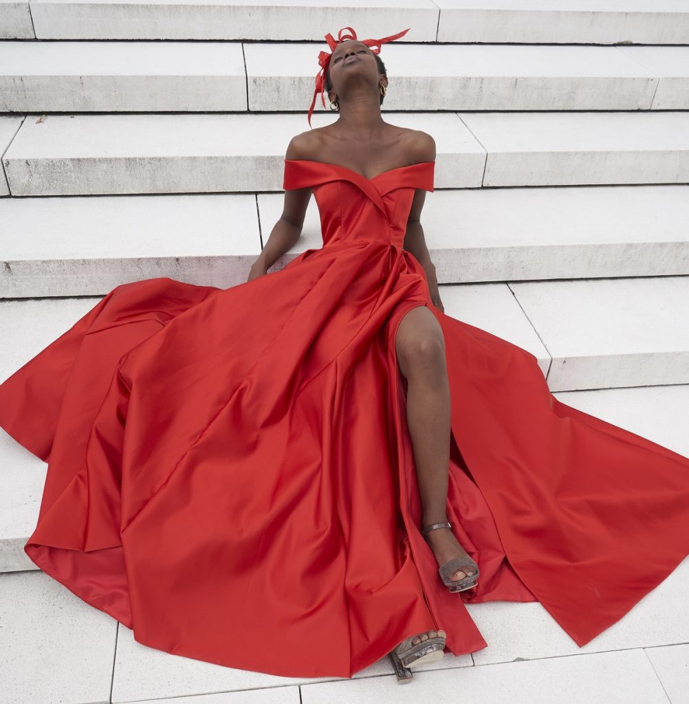 Robe satin duchesse rouge Bruxelles