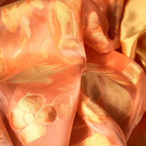 Les secrets des tissus d'exception : des maisons historiques au service de la Haute Couture